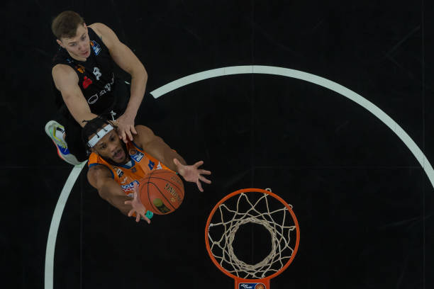 根据对手特 根据对手特